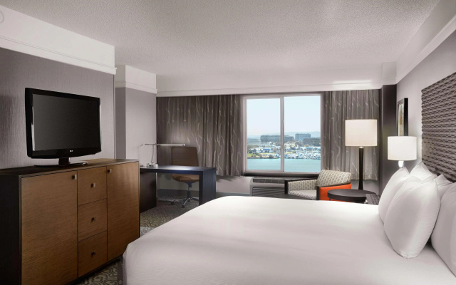 photo 4 of DoubleTree by Hilton San Francisco Airport North Bayfront