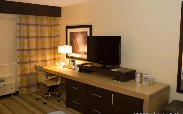 photo 5 of Radisson Hotel Huntsville Airport
