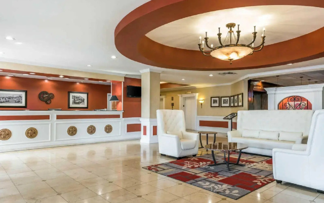 photo 2 of Clarion Hotel Airport