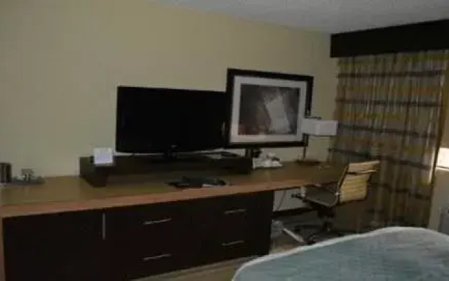 photo 5 of 丽笙亨茨维尔机场酒店(Radisson Hotel Huntsville Airport)