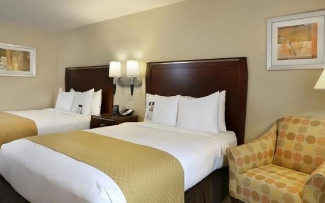 photo 2 of Radisson North Denver Graystone Castle Hotel