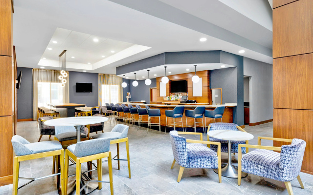 photo 4 of DoubleTree by Hilton Davenport