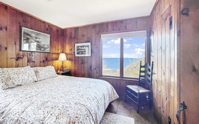 photo 3 of Ragged Rocks - Warm And Inviting Cottage With Uninterrupted Ocean Views 2 Bedroom Home by RedAwning