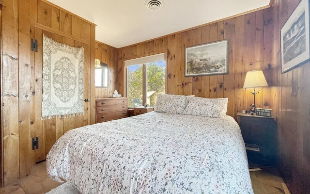 photo 4 of Ragged Rocks - Warm And Inviting Cottage With Uninterrupted Ocean Views 2 Bedroom Home by RedAwning