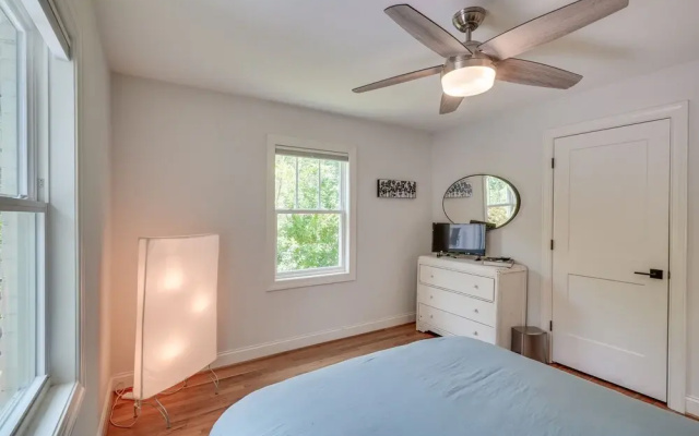 photo 4 of Raleigh Vacation Rental w/ Deck, Garden & Backyard