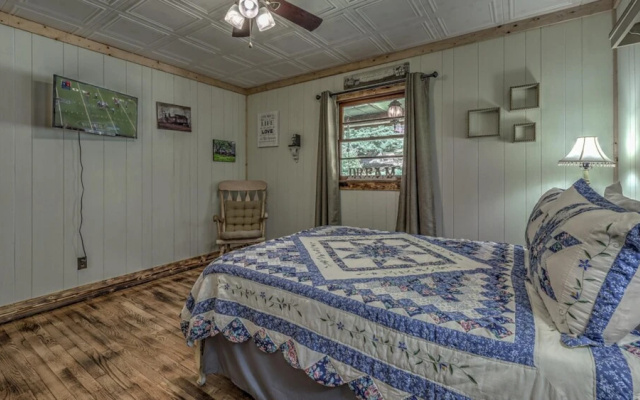 photo 3 of Ralph and Irene's by Escape to Blue Ridge