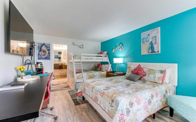 photo 4 of Ramad 612 - Pool, Bunk Beds, Huge TV, Tiki Bar