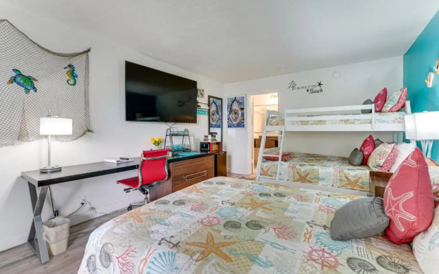 photo 5 of Ramad 612 - Pool, Bunk Beds, Huge TV, Tiki Bar
