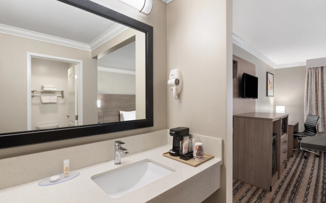 photo 3 of Solara Inn and Suites
