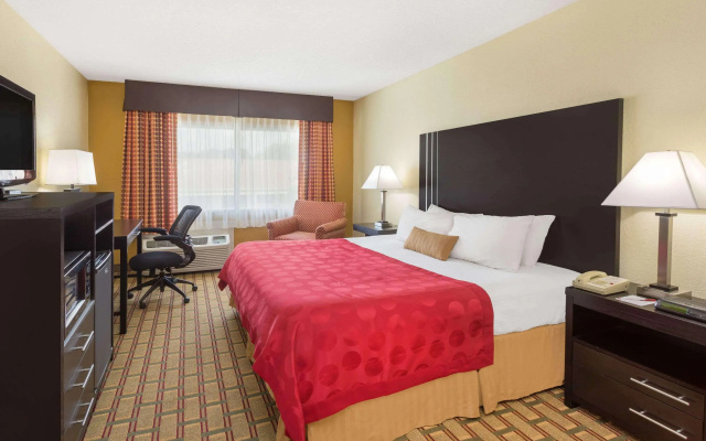 photo 3 of Ramada by Wyndham Asheville Southeast