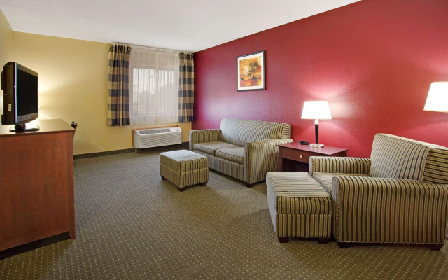 photo 2 of Ramada by Wyndham Bettendorf