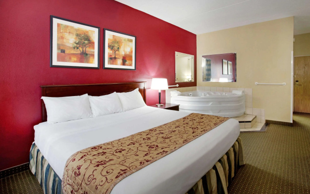 photo 4 of Ramada by Wyndham Bettendorf