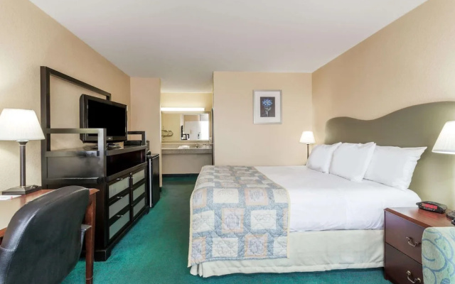 photo 2 of Ramada by Wyndham Altamonte Springs