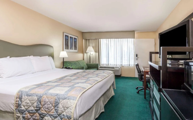 photo 4 of Ramada by Wyndham Altamonte Springs