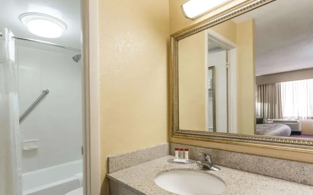photo 5 of Ramada by Wyndham Altamonte Springs