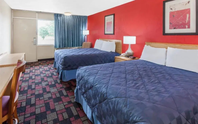 photo 4 of Ramada By Wyndham Clinton