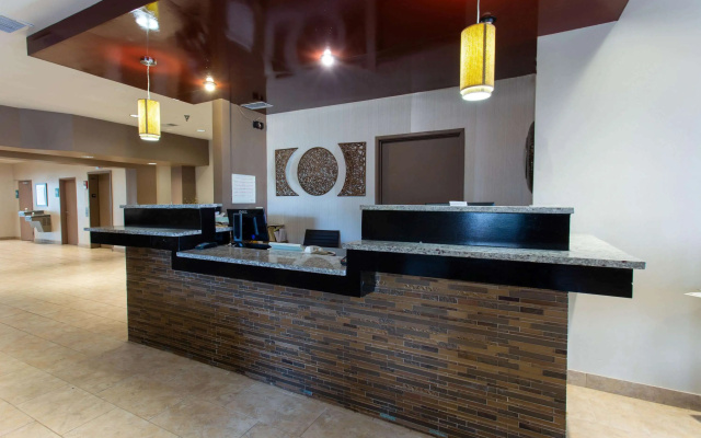 photo 2 of Ramada by Wyndham Glendale Heights/Lombard
