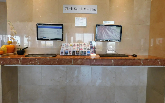 photo 2 of Garner Hotel North Bergen - NYC Gateway by IHG Hotel