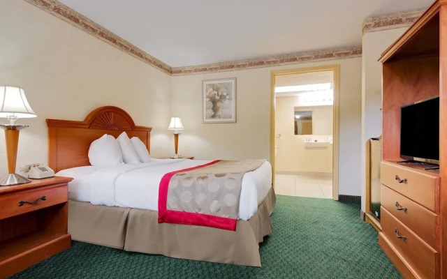 photo 3 of Ramada by Wyndham Cleveland Airport West