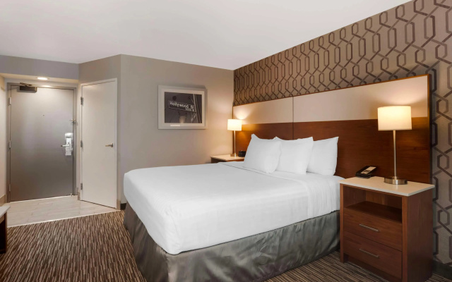 photo 3 of Best Western Plus Commerce Hotel