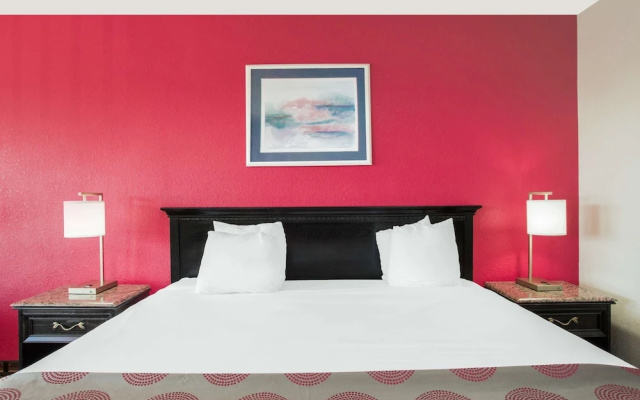 photo 4 of Ramada Edgewood Hotel And Conference Center