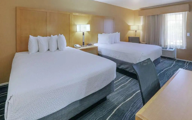 photo 2 of Ramada Costa Mesa/Newport Beach