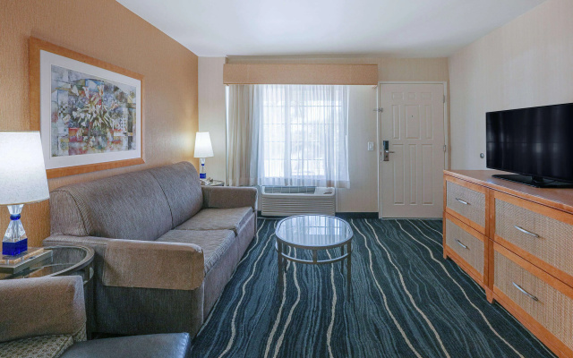 photo 2 of Ramada by Wyndham Costa Mesa/Newport Beach