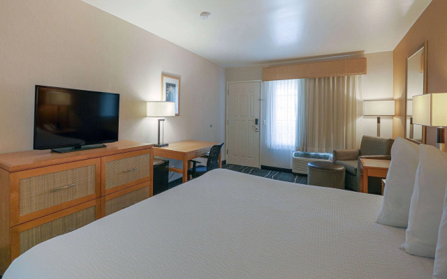photo 4 of Ramada by Wyndham Costa Mesa/Newport Beach
