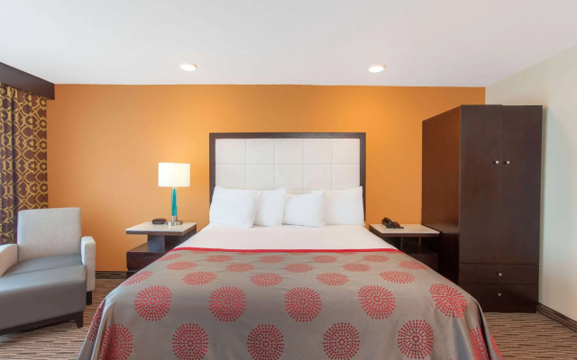photo 5 of Ramada by Wyndham Culver City