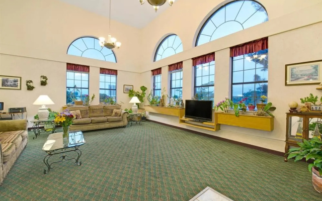 photo 2 of Ramada Decatur TX