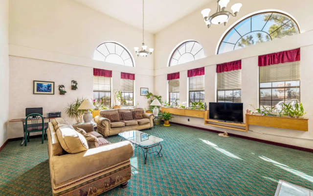 photo 2 of Rodeway Inn Decatur