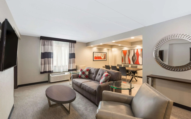 photo 4 of Clarion Inn Des Moines Airport