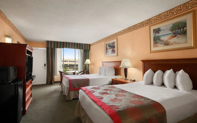 photo 3 of Ramada Downtown Hollywood