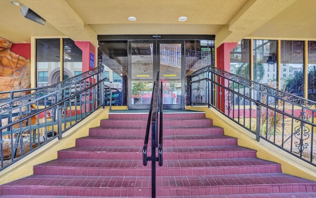 photo 2 of Ramada Hollywood Downtown