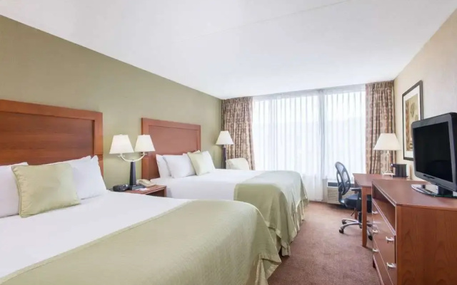 photo 2 of Ramada Ellsworth