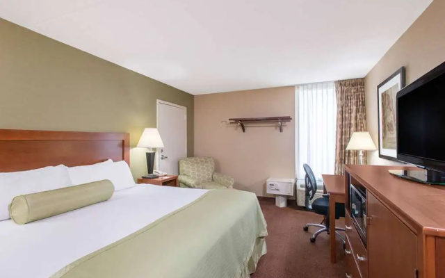 photo 4 of Ramada Ellsworth