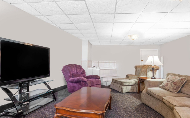 photo 4 of Ramada by Wyndham Henderson/Evansville
