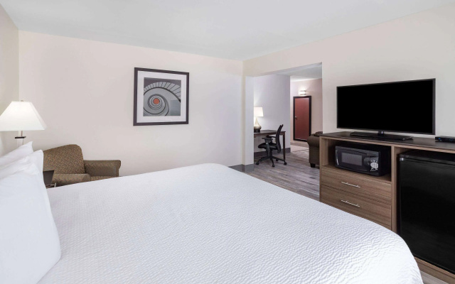 photo 3 of Ramada by Wyndham Hendersonville
