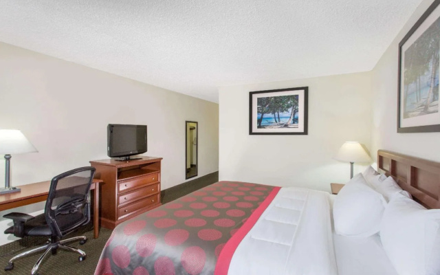 photo 3 of Ramada by Wyndham Hialeah/Miami Airport North