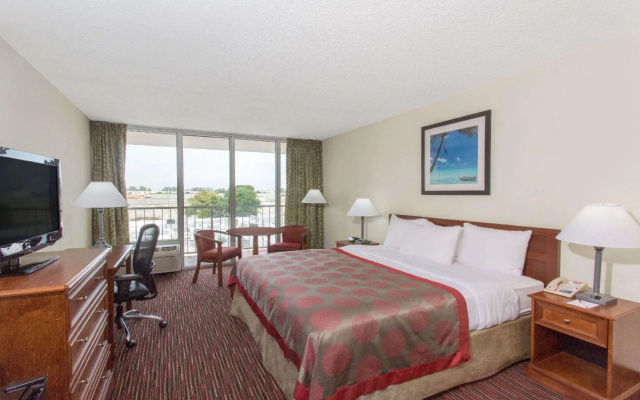 photo 4 of Ramada by Wyndham Hialeah/Miami Airport North