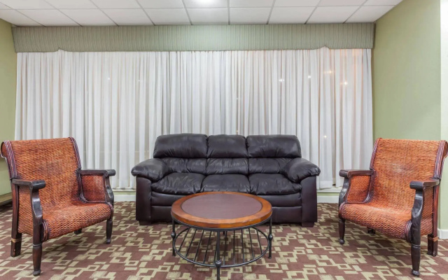 photo 3 of Simple Rewards Inn