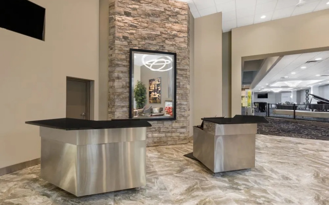 photo 2 of Ramada Des Moines Airport