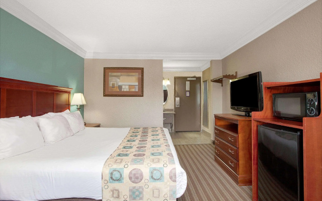 photo 3 of Red Lion Inn & Suites Houston IAH Airport