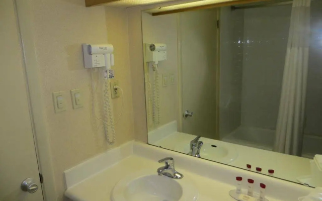 photo 5 of Ramada Indianapolis East