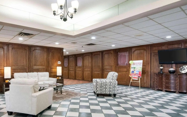 photo 2 of Rodeway Inn Indianapolis I-70