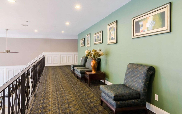 photo 4 of Ramada Inn And Suites