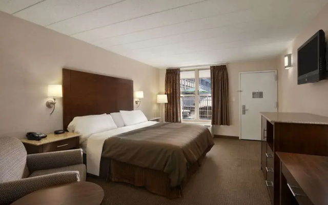 photo 2 of Ramada Inn And Suites Of Rockville Centre