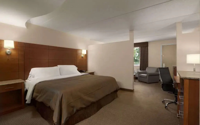 photo 5 of Ramada Inn And Suites Of Rockville Centre