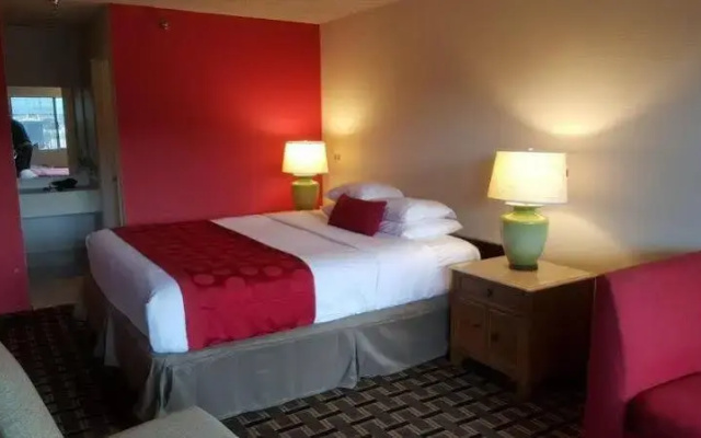 photo 2 of Ramada Glendale