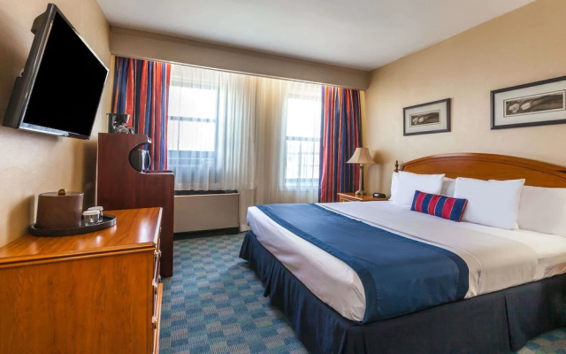 photo 2 of Ramada Jersey City (ex. Ramada Limited/ Ramada Inn Jersey City)